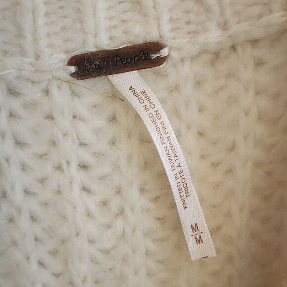 Free People Chunky Knit Oversized Sweater M Ribbed V-Neck Acrylic/Nylon Blend - Picture 3 of 7